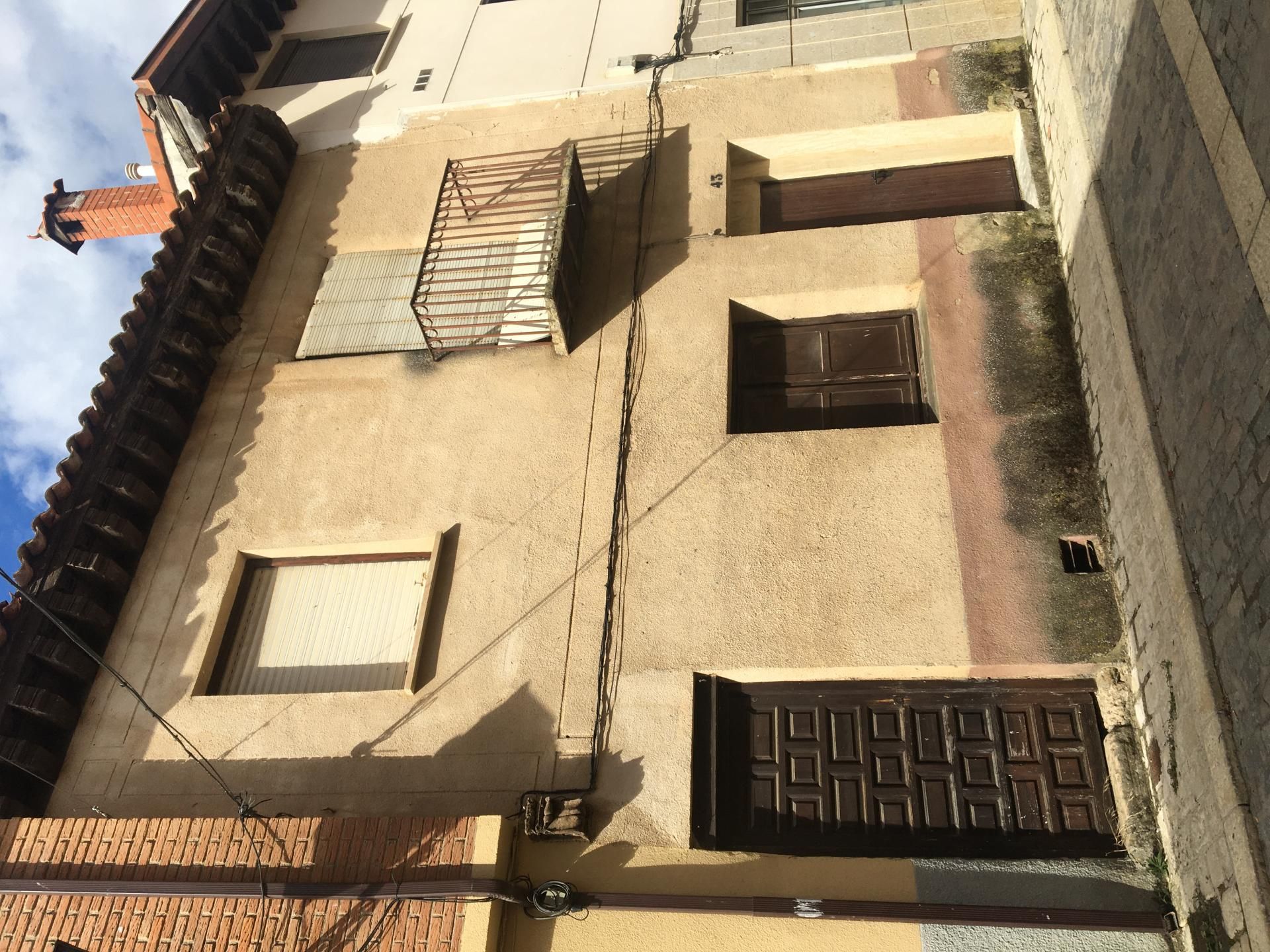 Vista exterior de Casa adosada en venda en Gumiel de Izán amb Jardí privat, Terrassa i Balcó