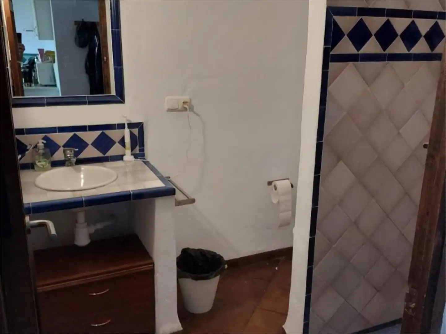 Wohnung zur Miete in Paseo Maritimo, 14, La Taha Badezimmer von Wohnung zur Miete in La Taha mit Heizung, Privatgarten und Terrasse
