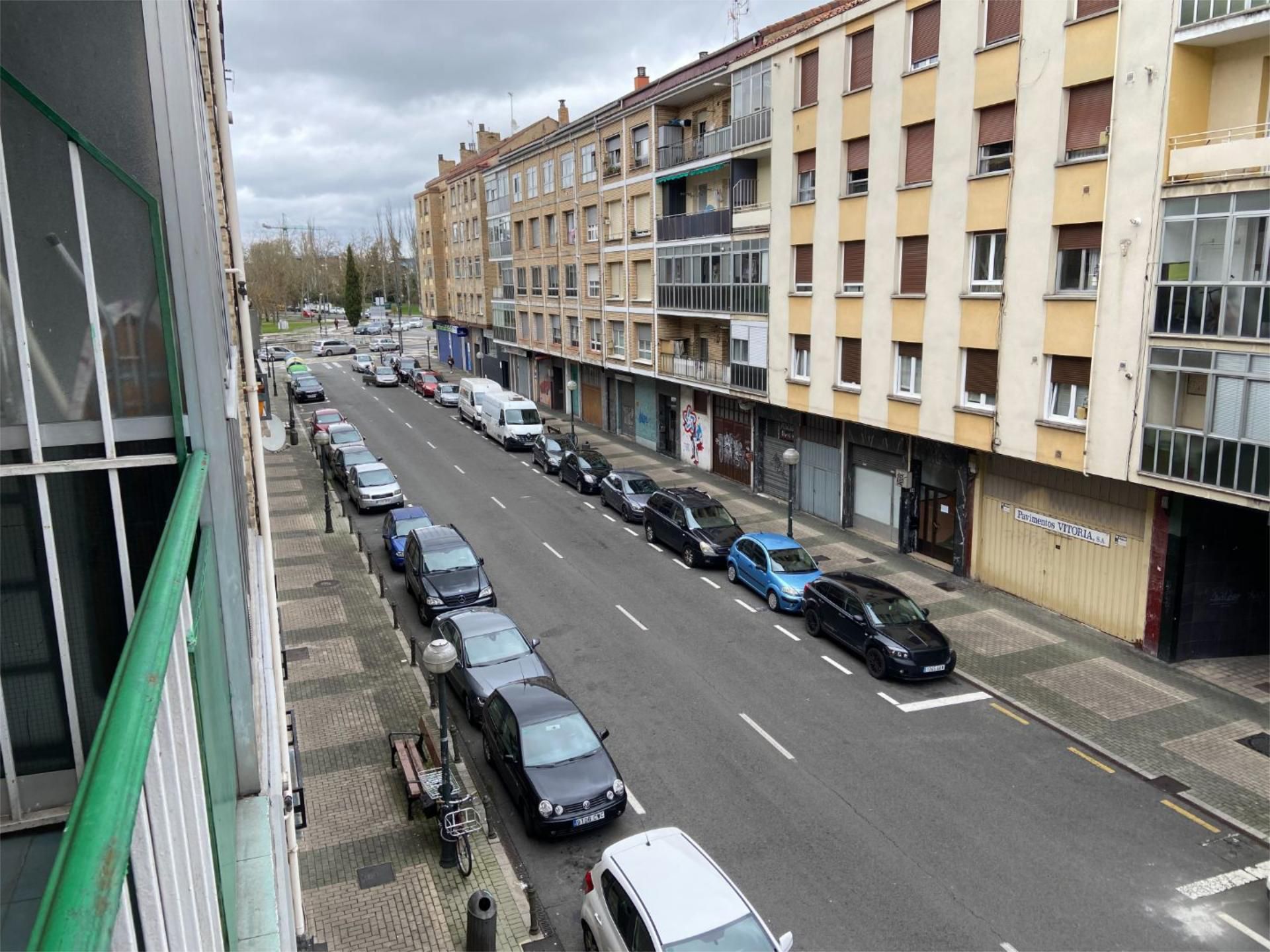 Vista exterior de Pis en venda en Vitoria - Gasteiz amb Calefacció, Parquet i Terrassa