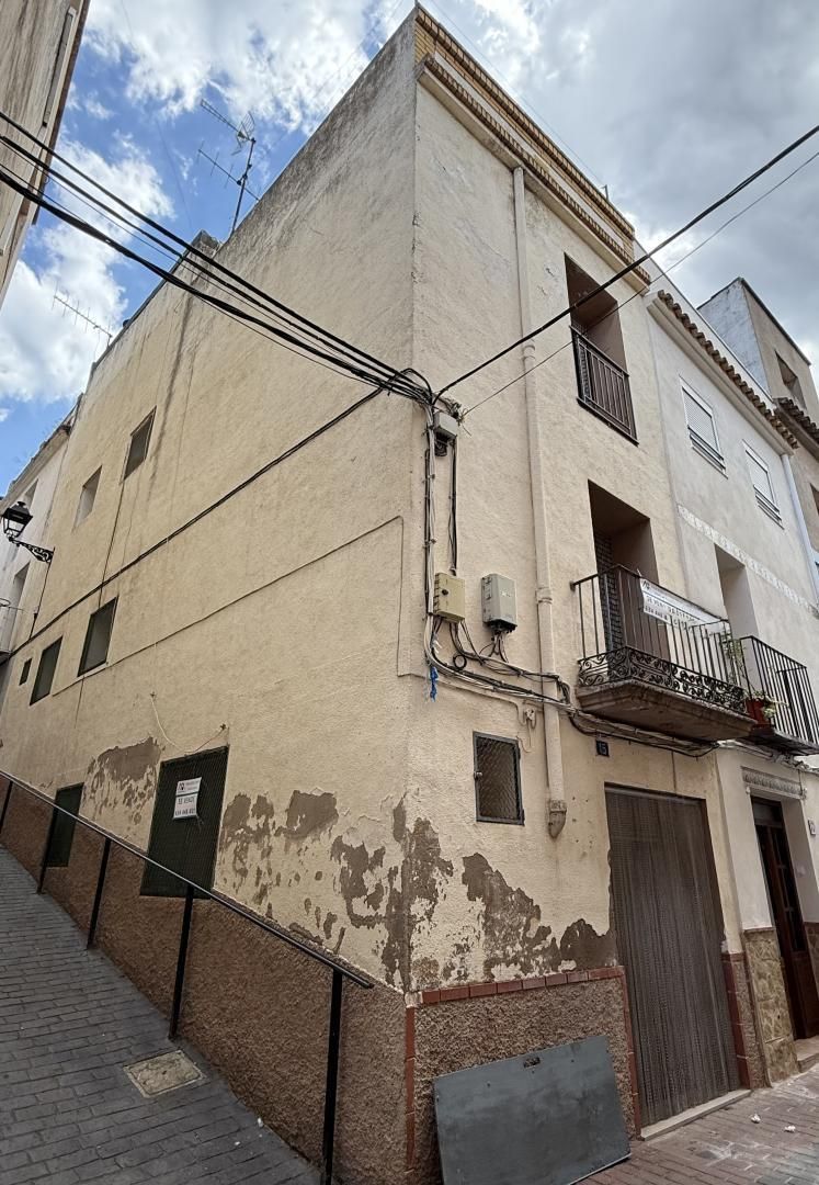 Vista exterior de Casa adosada en venda en Tales amb Terrassa i Balcó
