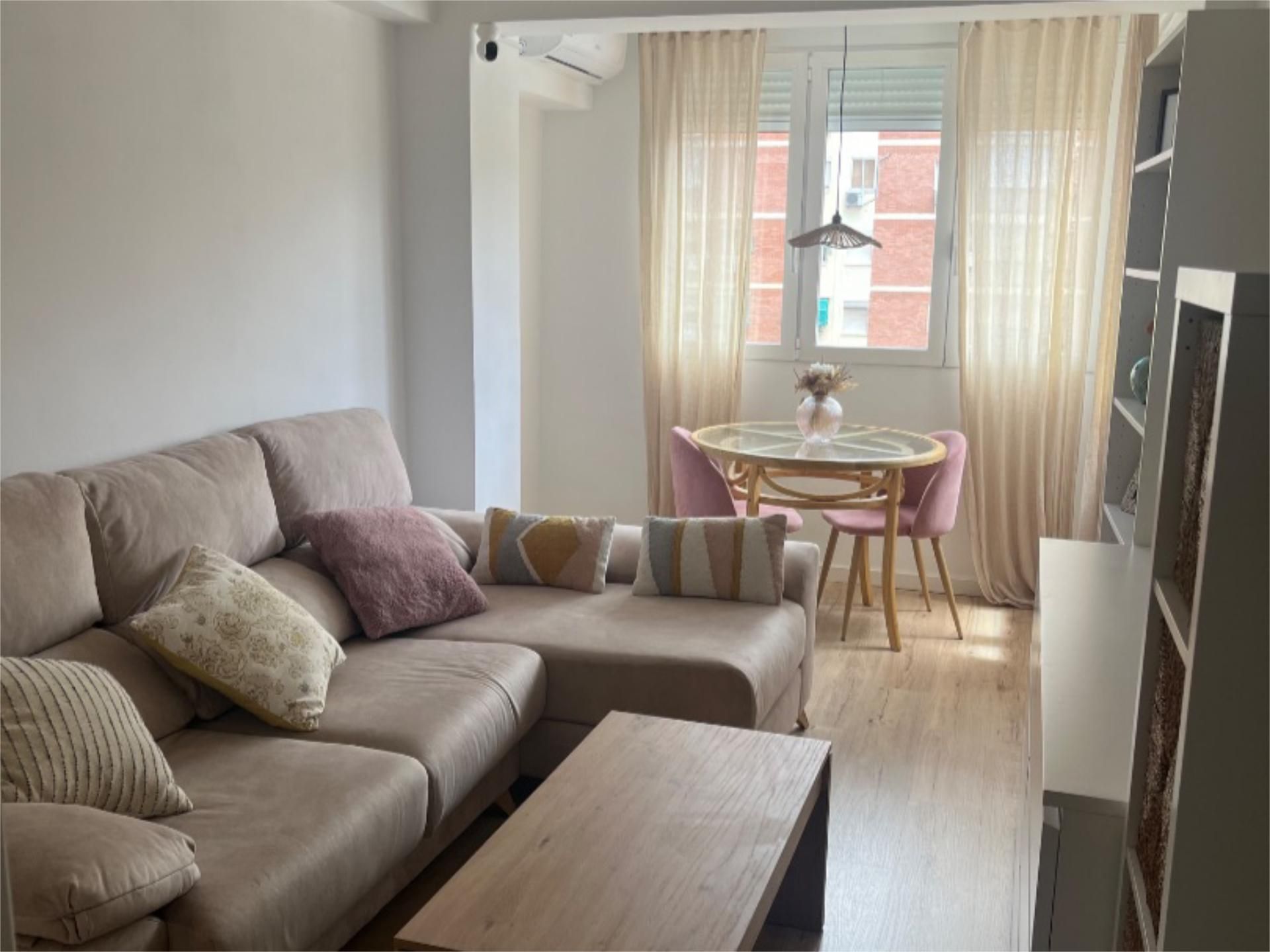 Sala de estar de Piso de alquiler en  Madrid Capital con Aire acondicionado, Calefacción y Parquet