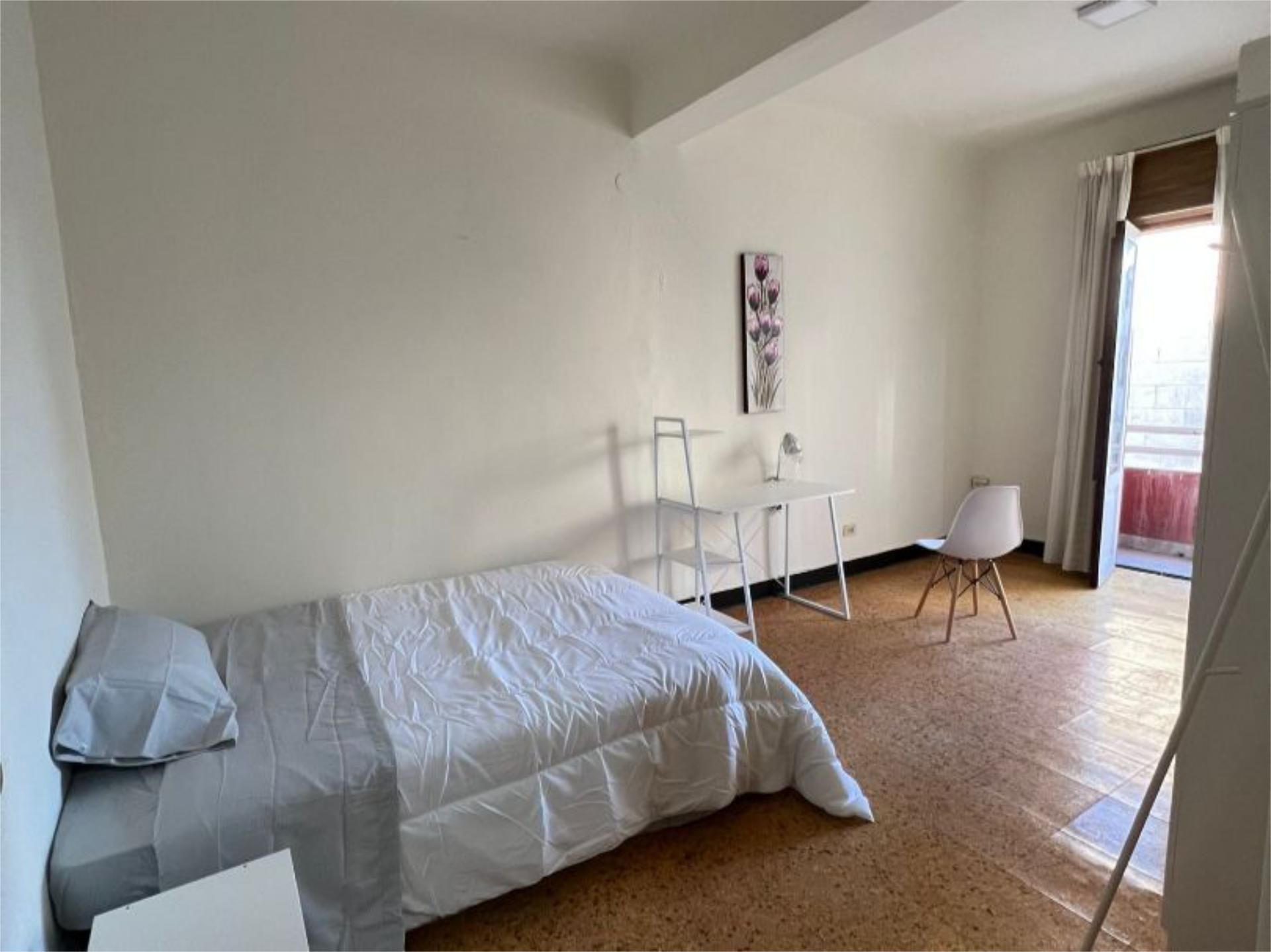 Bedroom of Flat to rent in Vigo   with Terrace, Storage room and Furnished