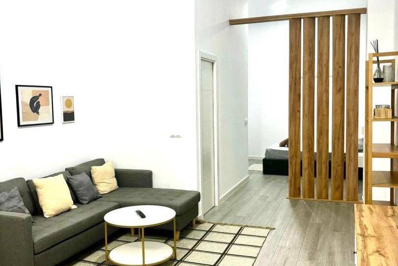 Piso de alquiler en Calle Arabista Manuel Ocaña Jiménez, 43, Ciudad Jardín - Zoco, Córdoba - imagen 1 Foto 1 de Piso de alquiler en Calle Arabista Manuel Ocaña Jiménez, 43, Ciudad Jardín - Zoco, Córdoba