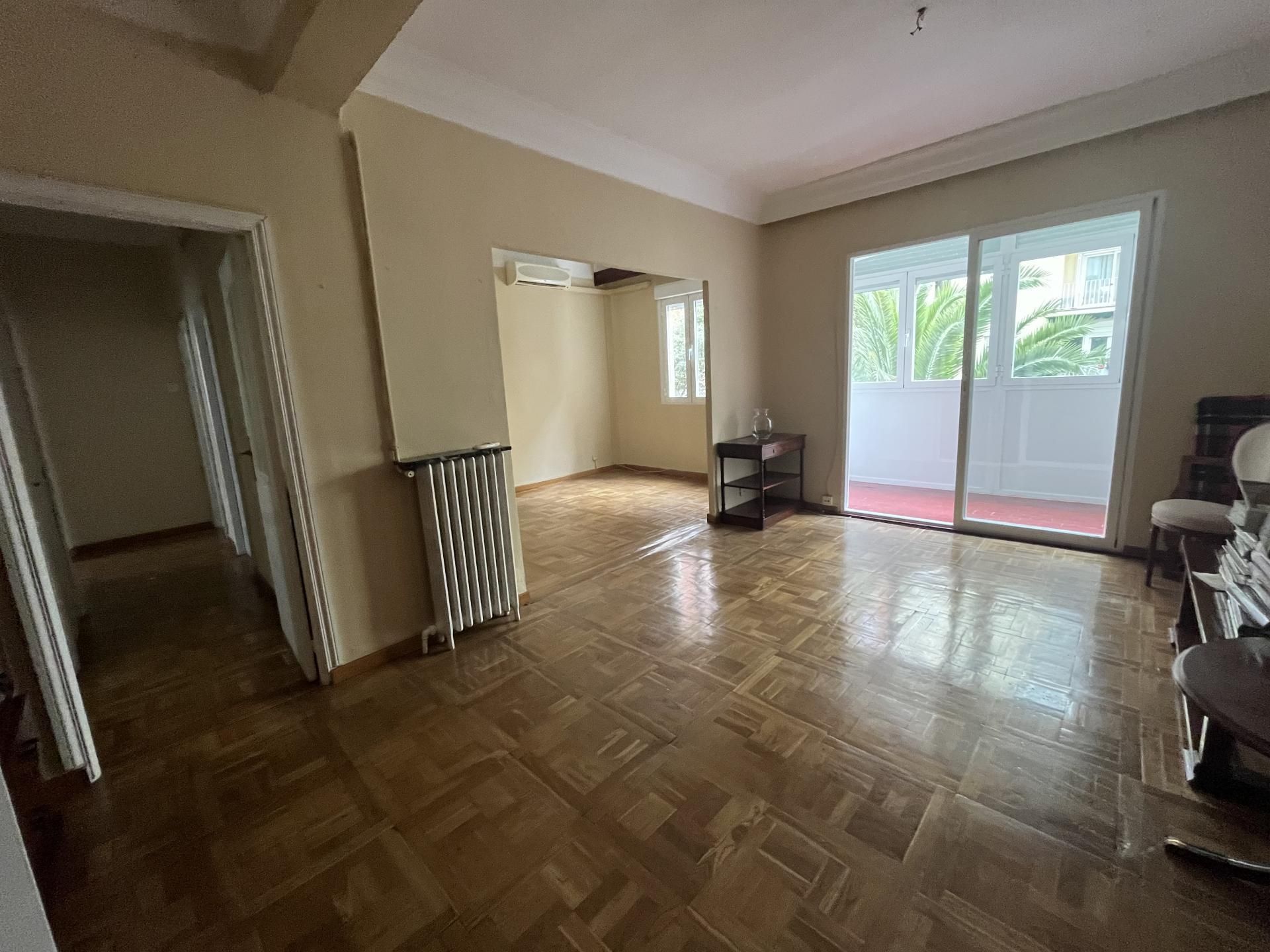 Living room of Flat for sale in  Madrid Capital  with Private garden, Terrace and Furnished
