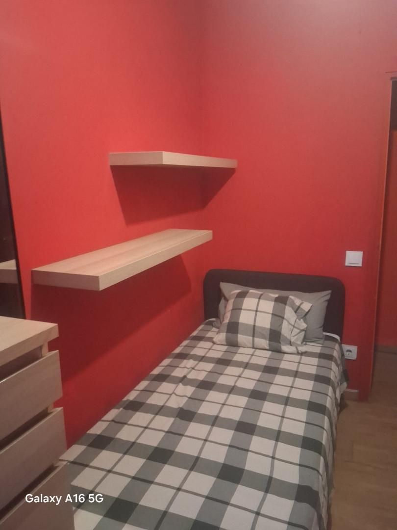 Bedroom of Flat to share in Badalona  with Parquet flooring, Internet and Video intercom