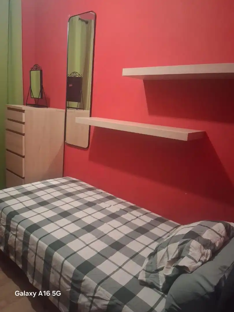 Zimmer in Rambla de Sant Joan, 47, Progrés - Pep Ventura Schlafzimmer von Wohnung zur untervermieten in Badalona mit Parkett, Internet und Video-Gegensprechanlage