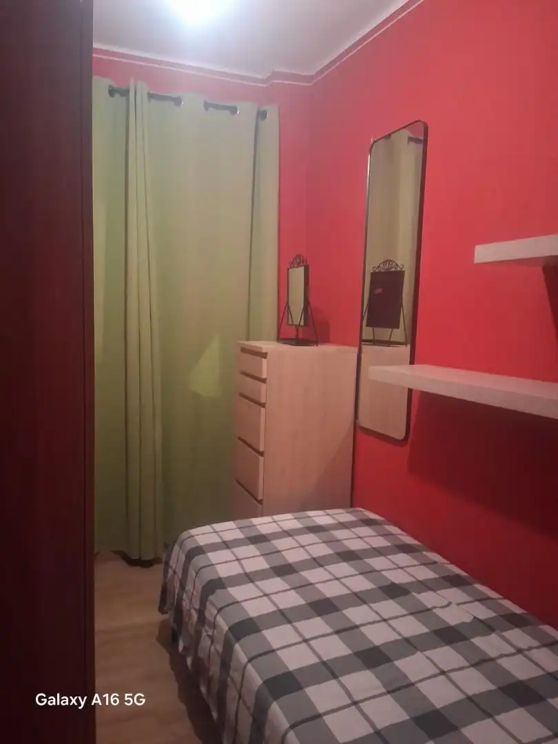 Zimmer in Rambla de Sant Joan, 47, Progrés - Pep Ventura Schlafzimmer von Wohnung zur untervermieten in Badalona mit Parkett, Internet und Video-Gegensprechanlage