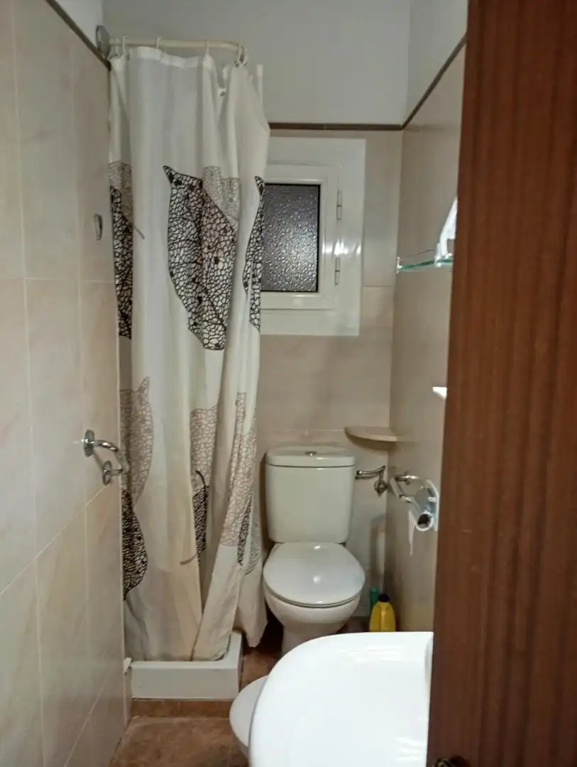 Room in Carrer de l'Espiga, El Congrés i els Indians Bathroom of Flat for share in Barcelona with Heating, Parquet flooring and Furnished
