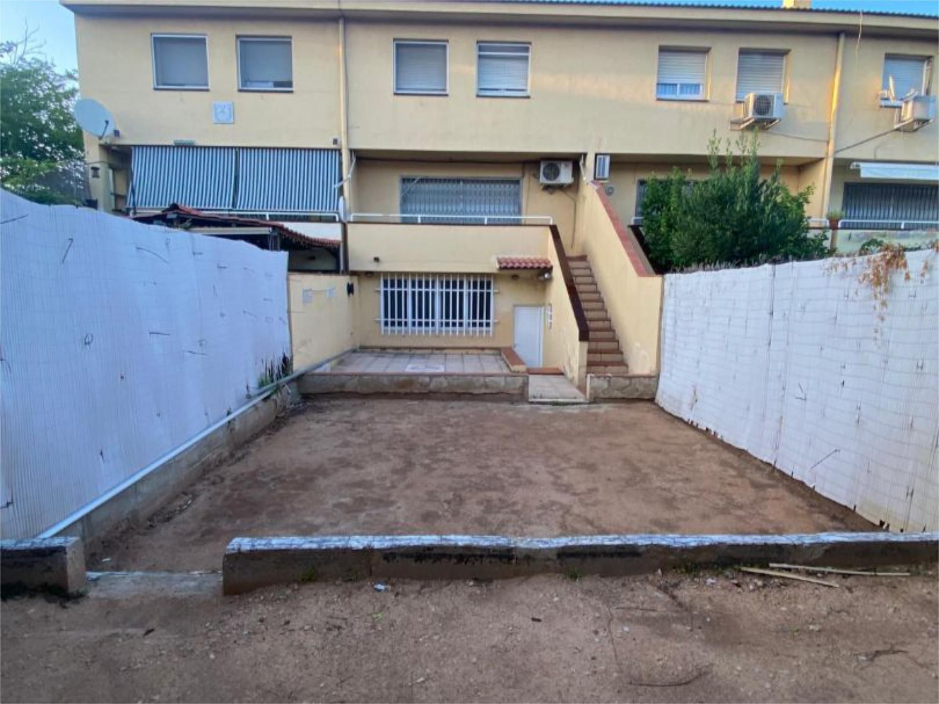 Jardí de Casa adosada en venda en Abrera amb Aire condicionat, Calefacció i Jardí privat