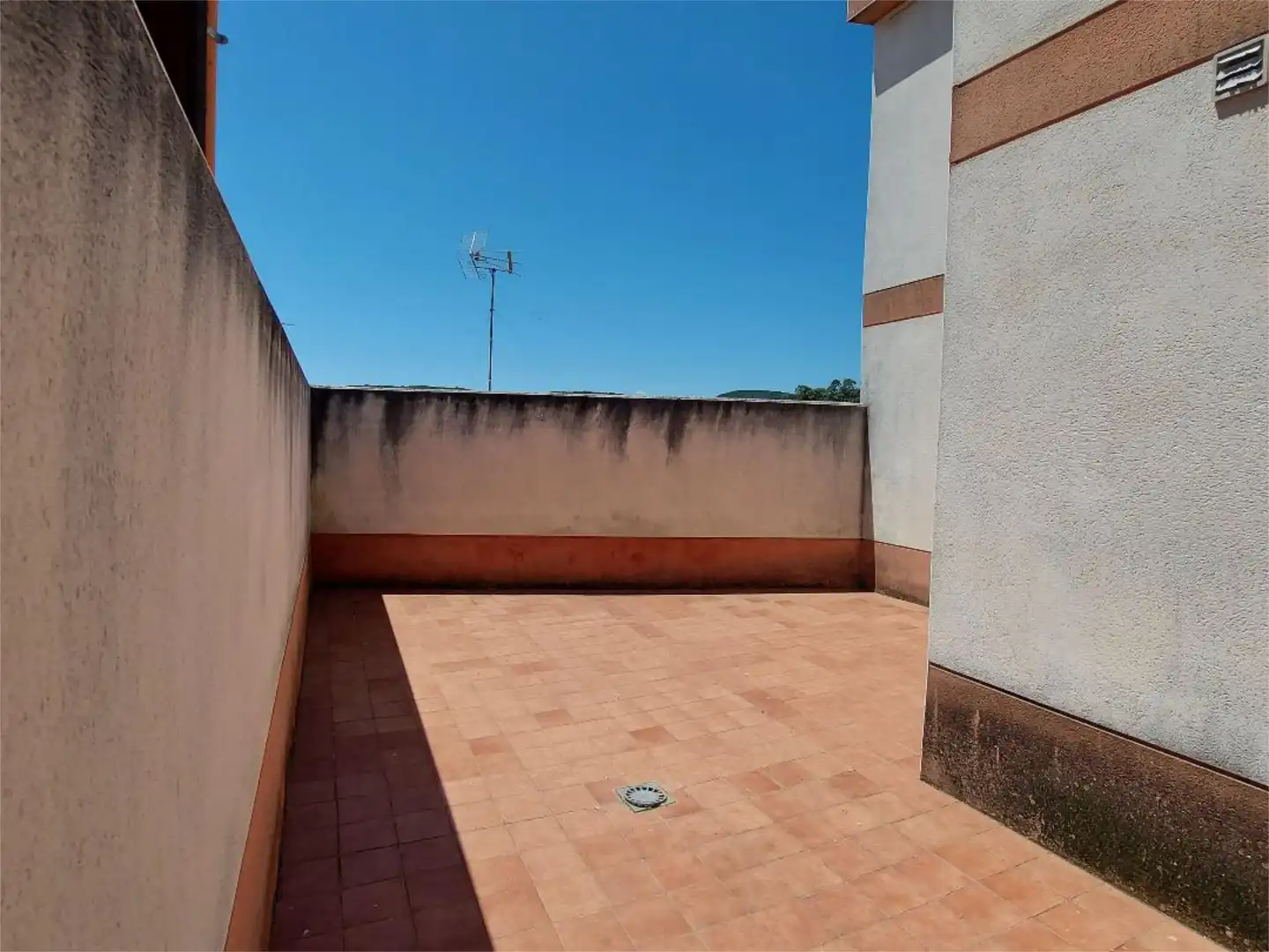 Casa adosada en venta en Calle Extremadura Trasera, 10, Arroyomolinos de León Terraza de Casa adosada en venta en Arroyomolinos de León con Amueblado