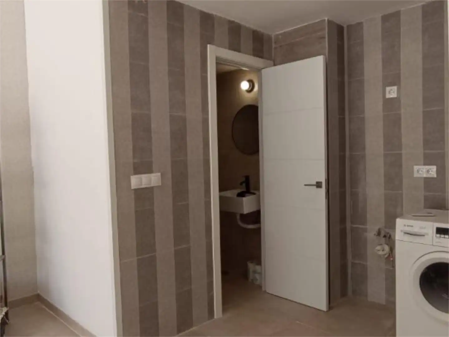 Flat for sale in Pasaje Aránzazu, 6, Los Castillejos - La Trinidad Bathroom of Flat for sale in Málaga with Air Conditioner and Furnished