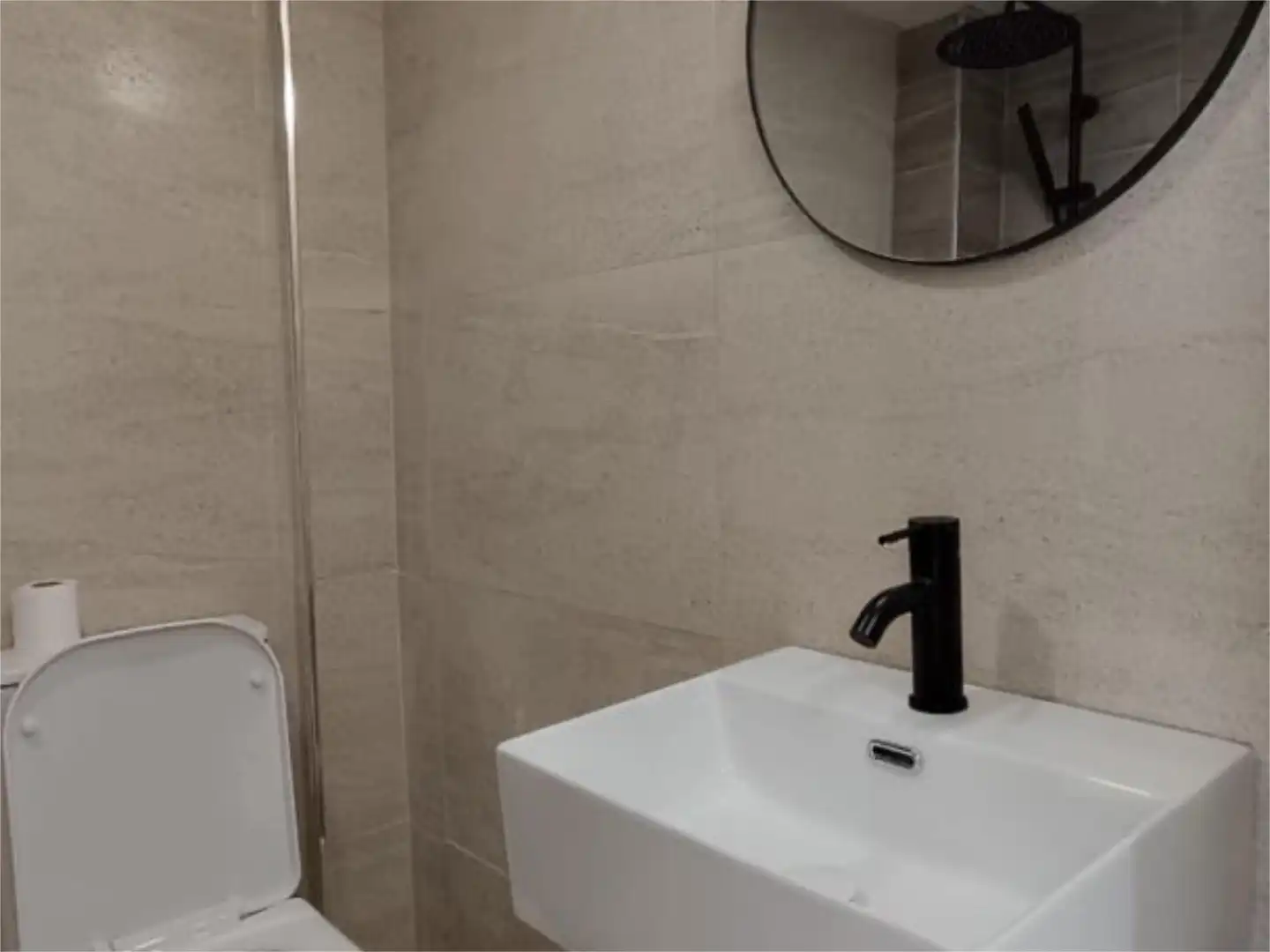 Flat for sale in Pasaje Aránzazu, 6, Los Castillejos - La Trinidad Bathroom of Flat for sale in Málaga with Air Conditioner and Furnished