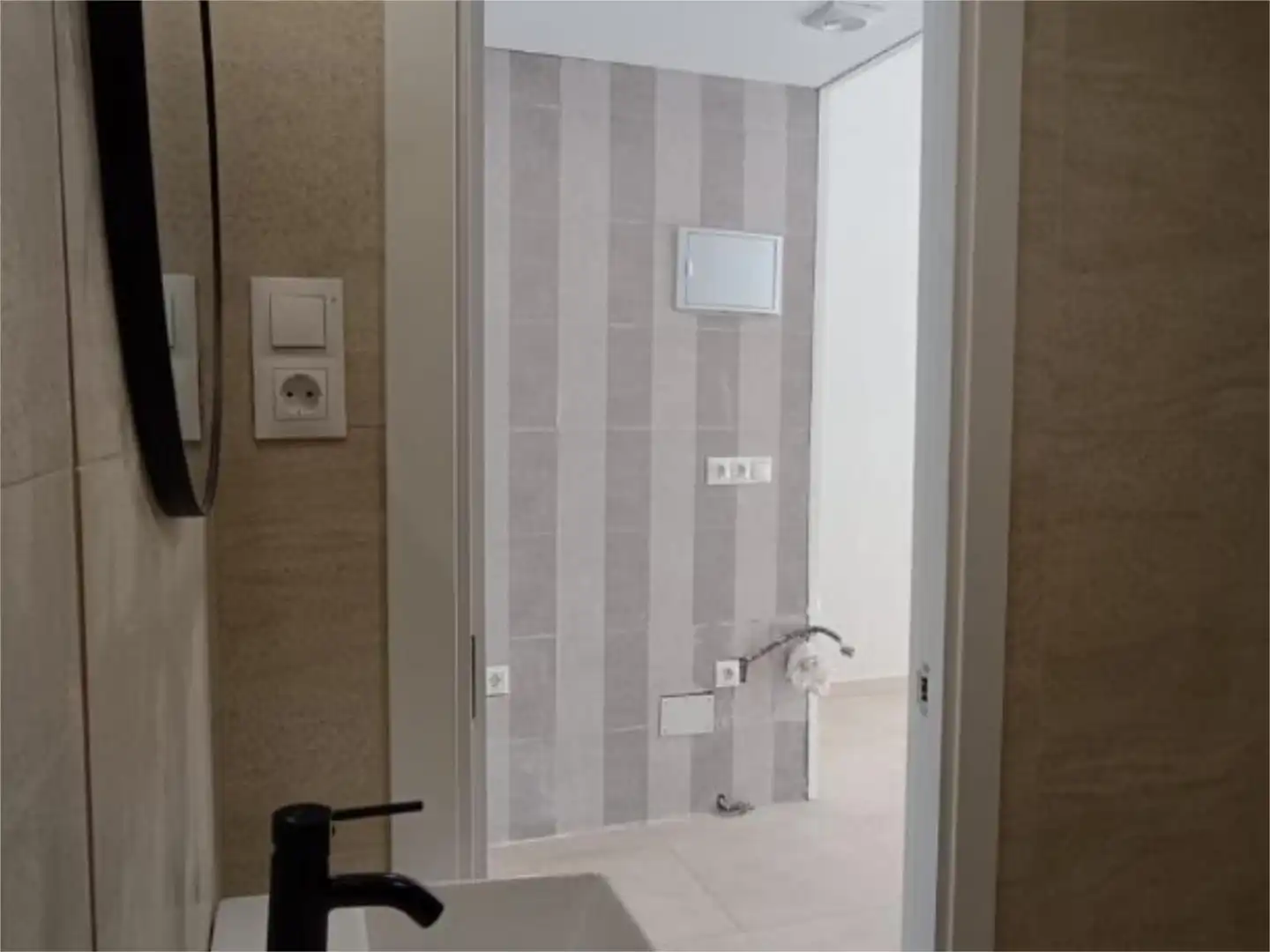 Flat for sale in Pasaje Aránzazu, 6, Los Castillejos - La Trinidad Bathroom of Flat for sale in Málaga with Air Conditioner and Furnished