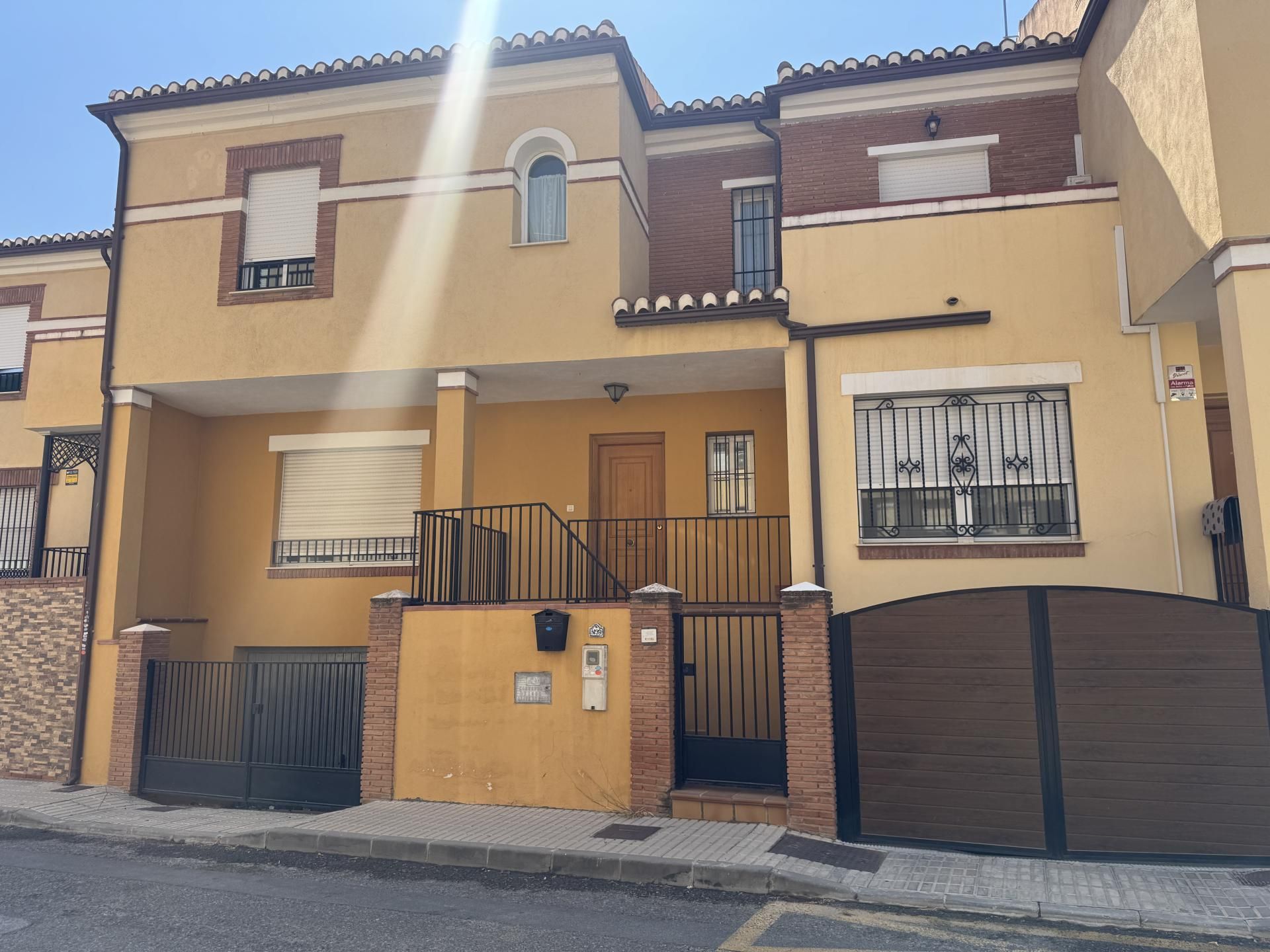 Exterior view of Single-family semi-detached for sale in Las Gabias  with Terrace