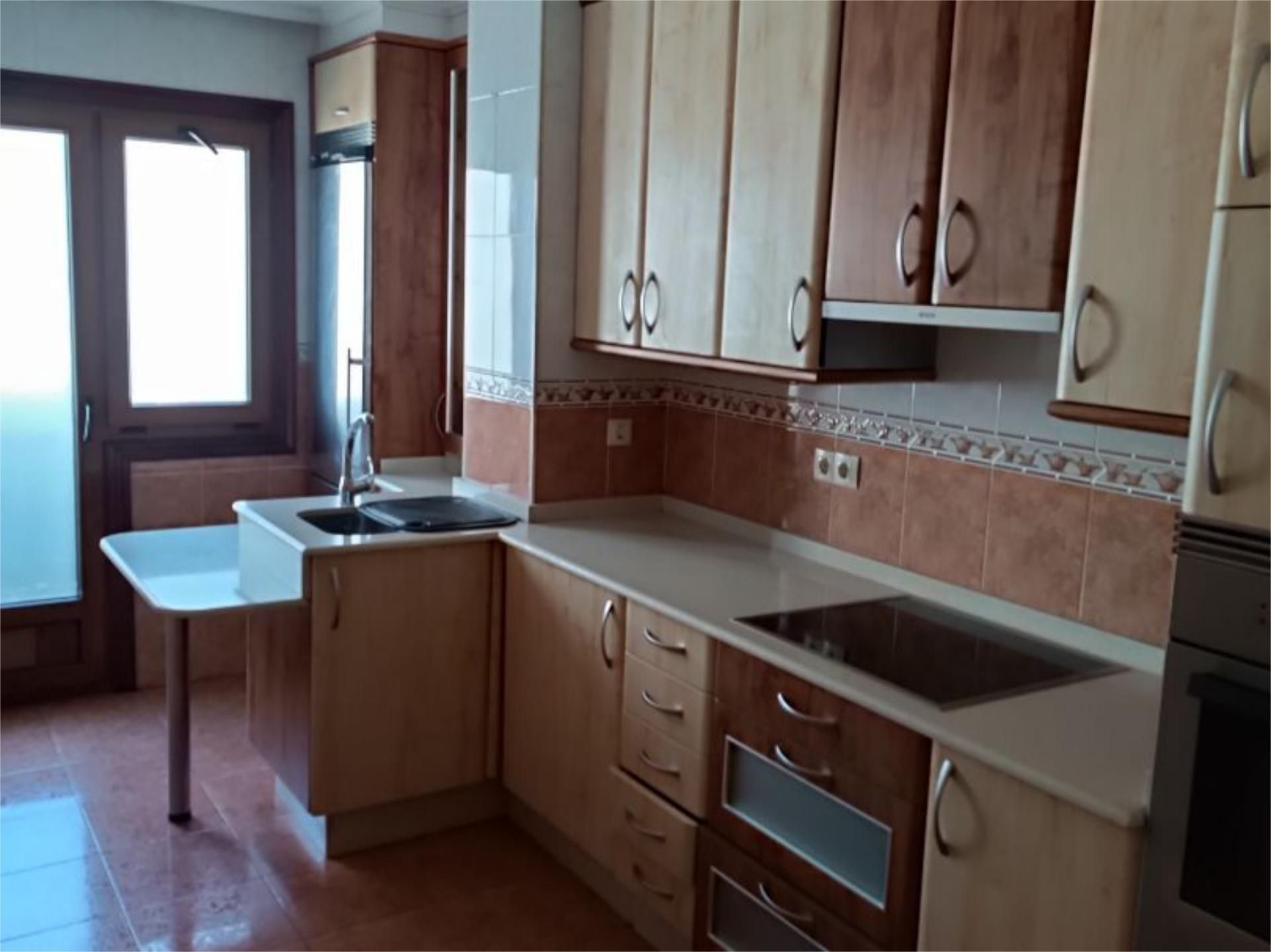 Cuina de Pis de lloguer en Gondomar amb Calefacció, Parquet i Terrassa