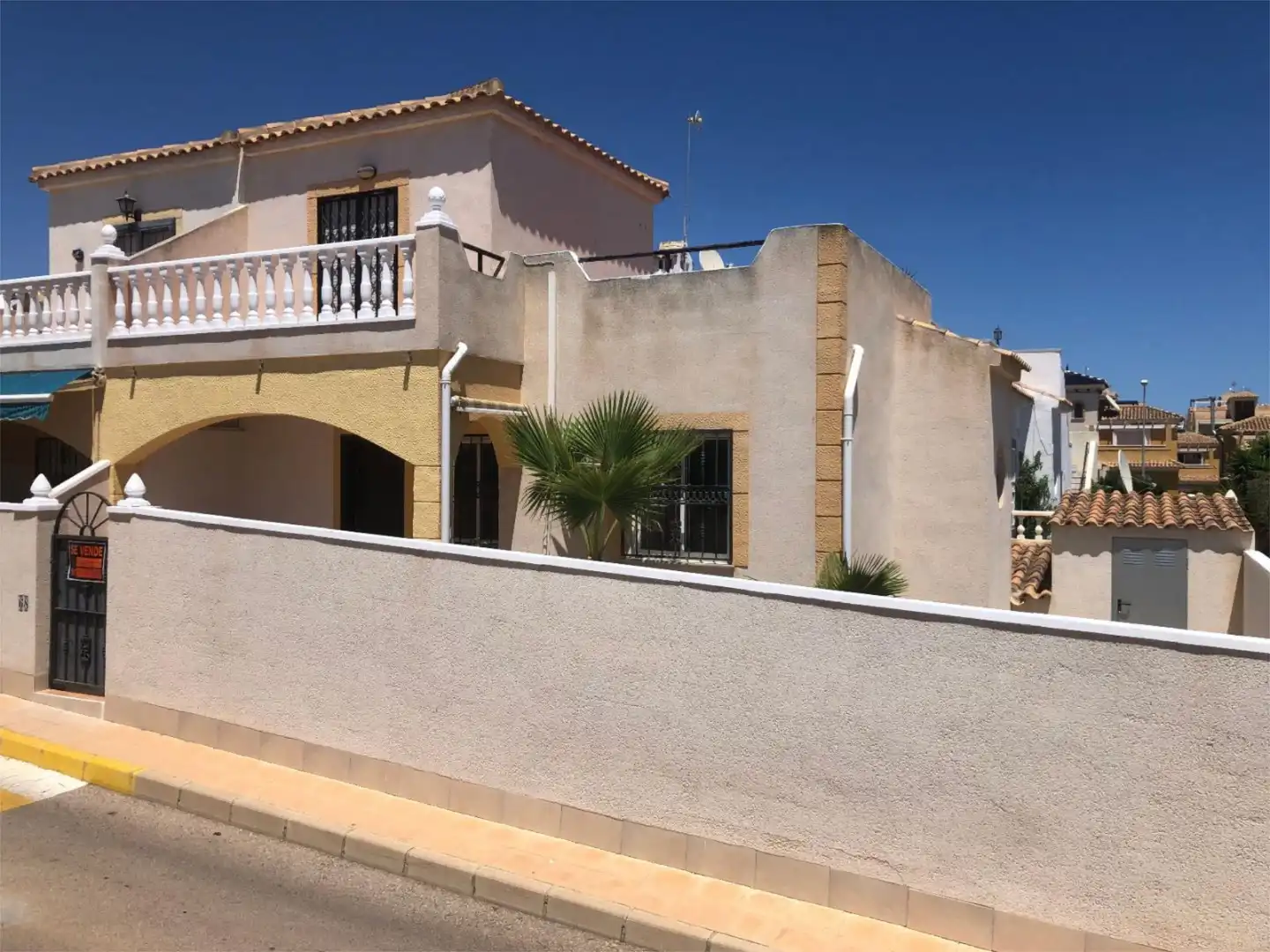 Pis en venda a Plaça H-1 Villa Rosa, 3, Los Balcones y los Altos Vista exterior de Pis en venda en Orihuela amb Aire condicionat, Jardí privat i Terrassa