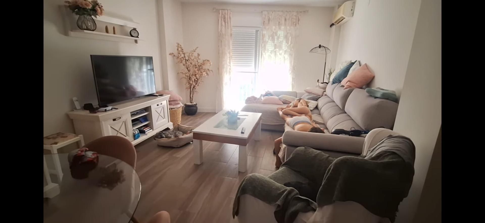 Sala d'estar de Casa adosada en venda en Motril amb Aire condicionat, Terrassa i Balcó