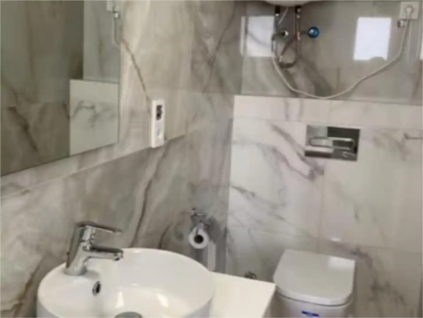 Piso en venta en Gran Vía de la Manga, 12, Entremares Baño de Piso en venta en La Manga del Mar Menor con Aire acondicionado, Calefacción y Jardín privado