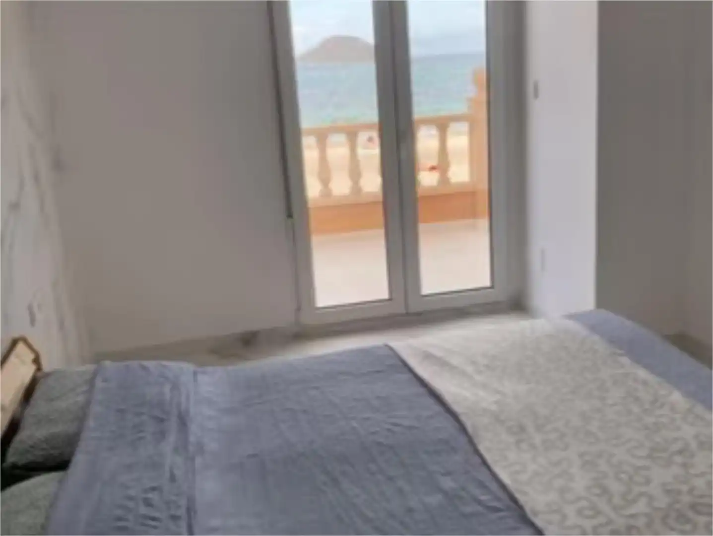 Piso en venta en Gran Vía de la Manga, 12, Entremares Habitación de Piso en venta en La Manga del Mar Menor con Aire acondicionado, Calefacción y Jardín privado