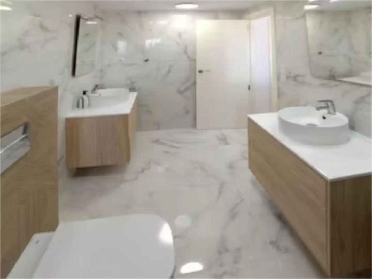 Piso en venta en Gran Vía de la Manga, 12, Entremares Baño de Piso en venta en La Manga del Mar Menor con Aire acondicionado, Calefacción y Jardín privado
