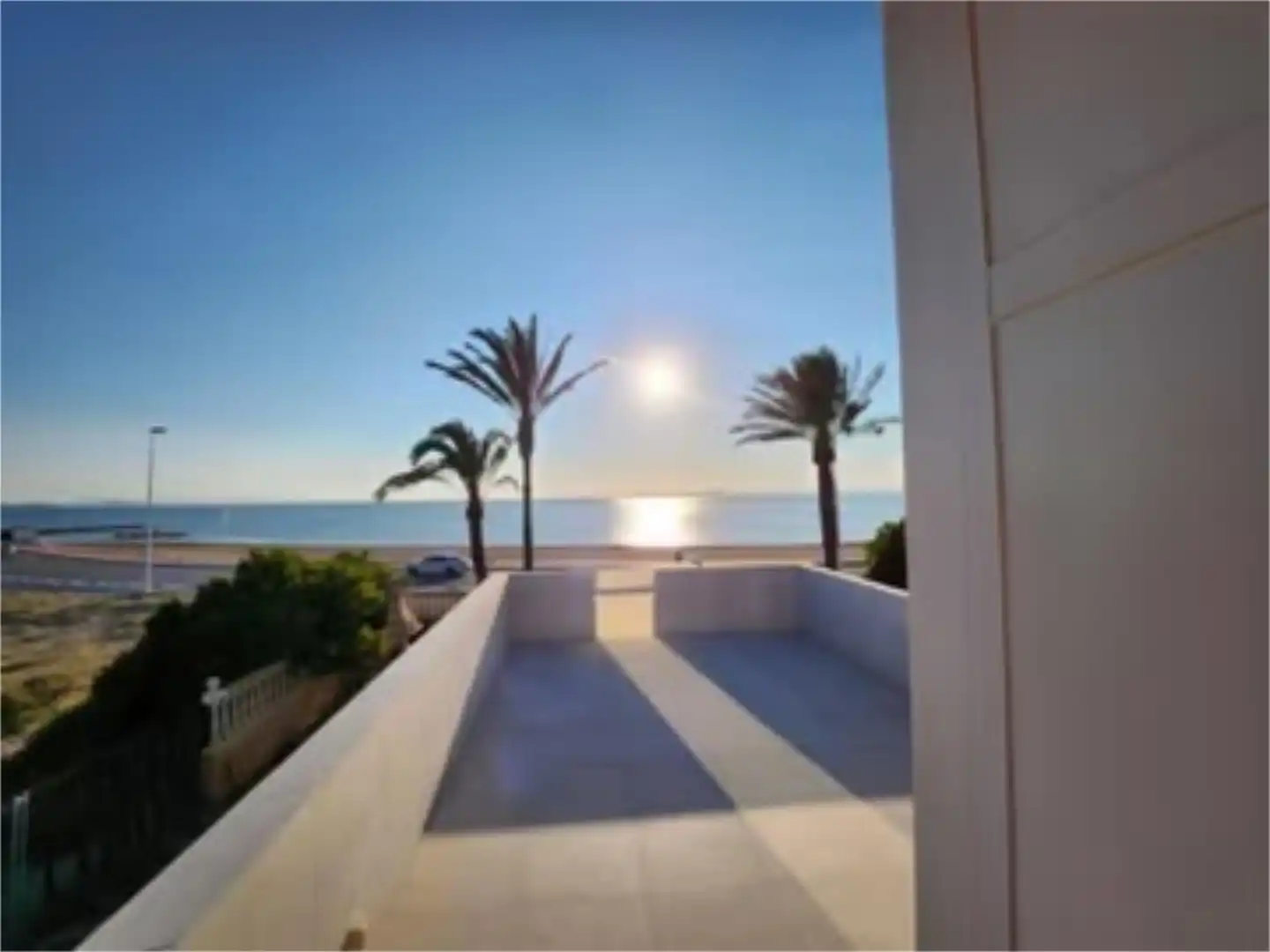 Piso en venta en Gran Vía de la Manga, 12, Entremares Terraza de Piso en venta en La Manga del Mar Menor con Aire acondicionado, Calefacción y Jardín privado