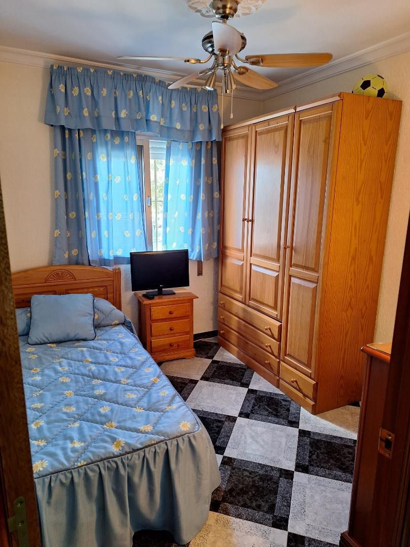 Bedroom of Flat to share in Jerez de la Frontera  with Air Conditioner, Heating and Furnished