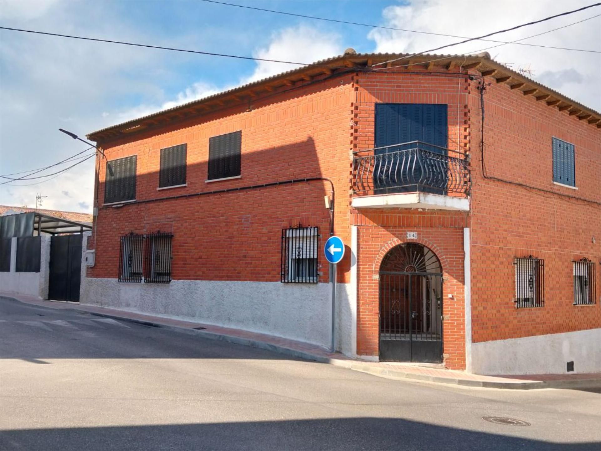 Vista exterior de Casa o xalet en venda en Casarrubios del Monte amb Terrassa i Balcó