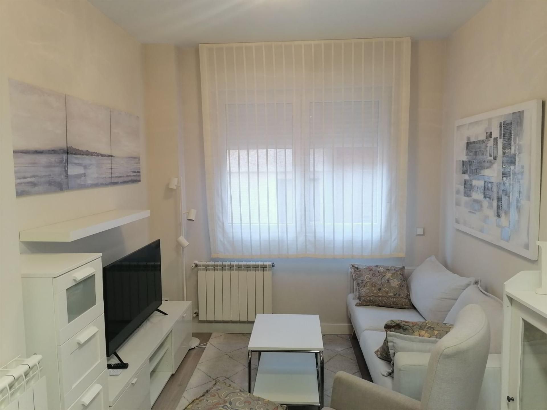 Sala d'estar de Apartament de lloguer en  Madrid Capital amb Calefacció, Parquet i Terrassa