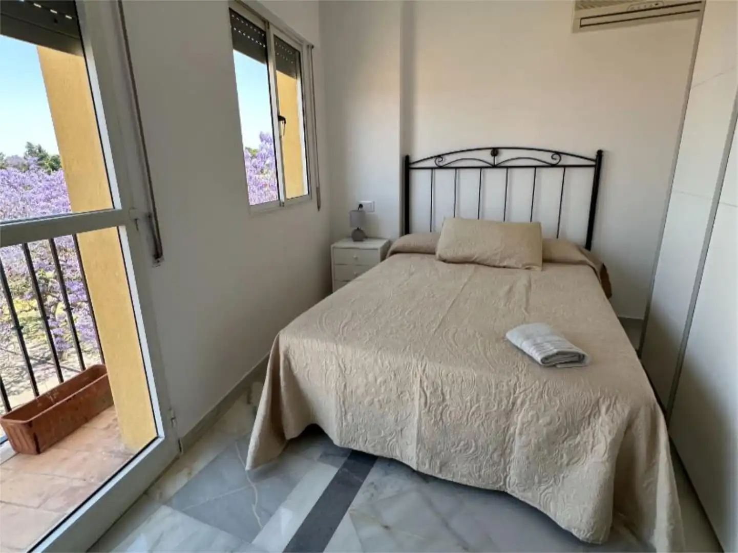 Room in Calle Traviesas, 10, Chapín - Campus Universitario - Navinco Room in Calle Traviesas, 10, Chapín - Campus Universitario - Navinco