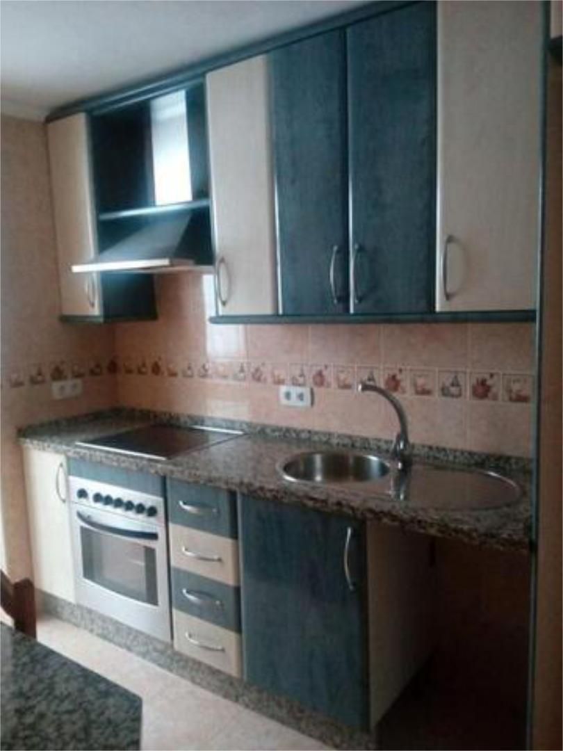 Cuina de Pis de lloguer en  Sevilla Capital amb Calefacció, Terrassa i Moblat
