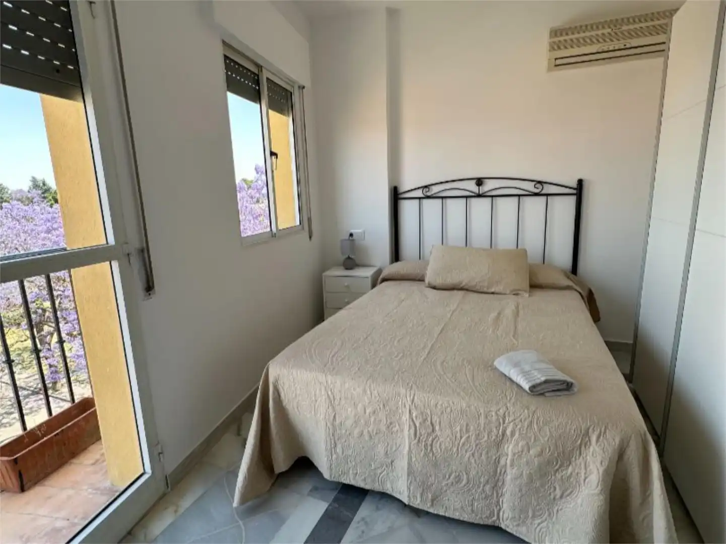 Room in Calle Traviesas, 10, Chapín - Campus Universitario - Navinco Room in Calle Traviesas, 10, Chapín - Campus Universitario - Navinco