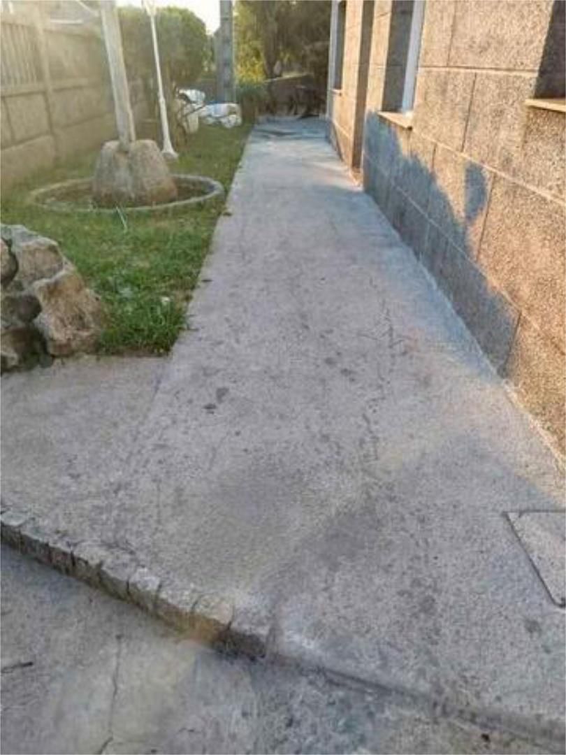 Vista exterior de Casa o xalet de lloguer en Vigo  amb Jardí privat
