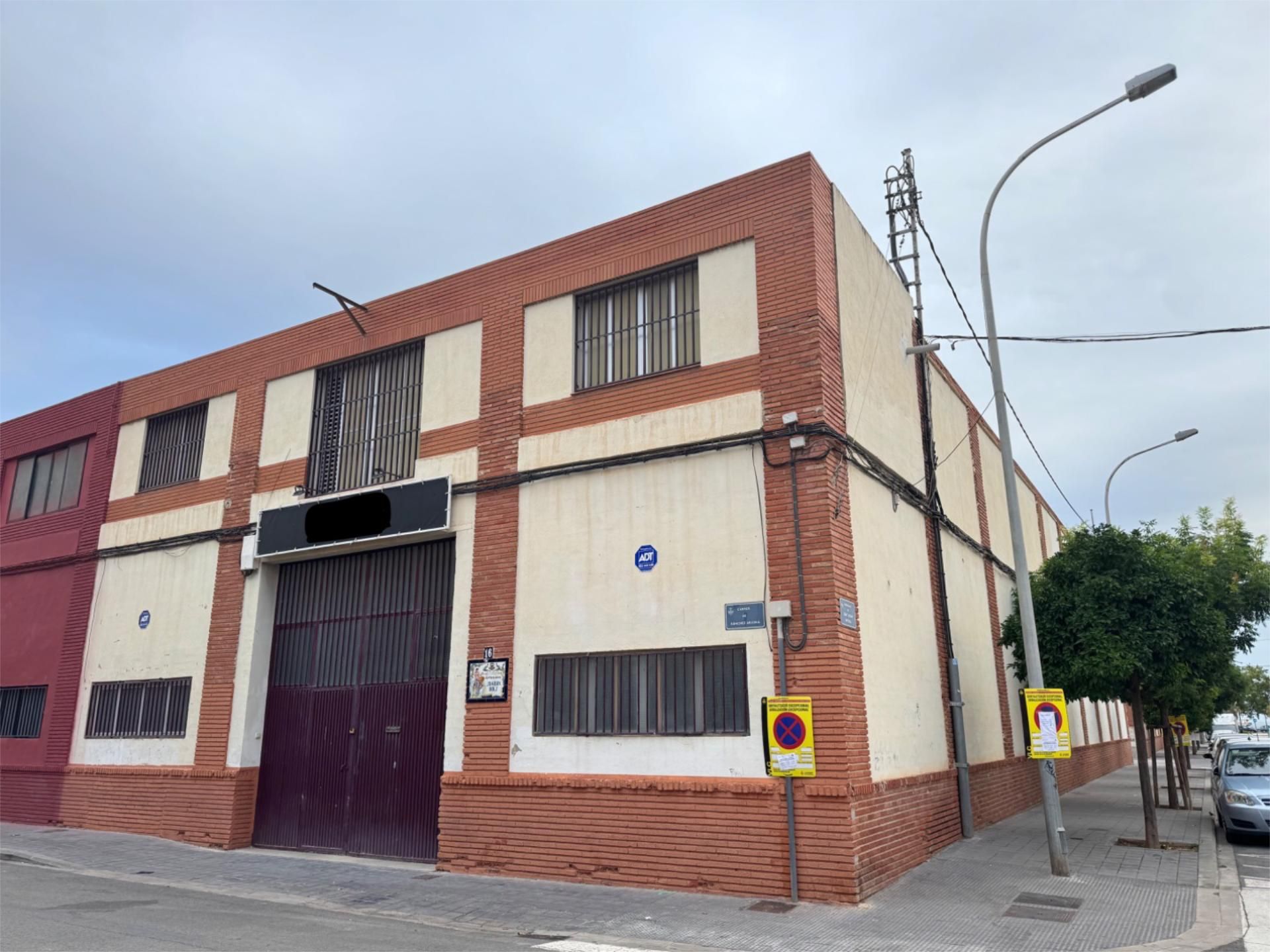 Exterior view of Industrial buildings to rent in  Valencia Capital  with Air Conditioner and Heating