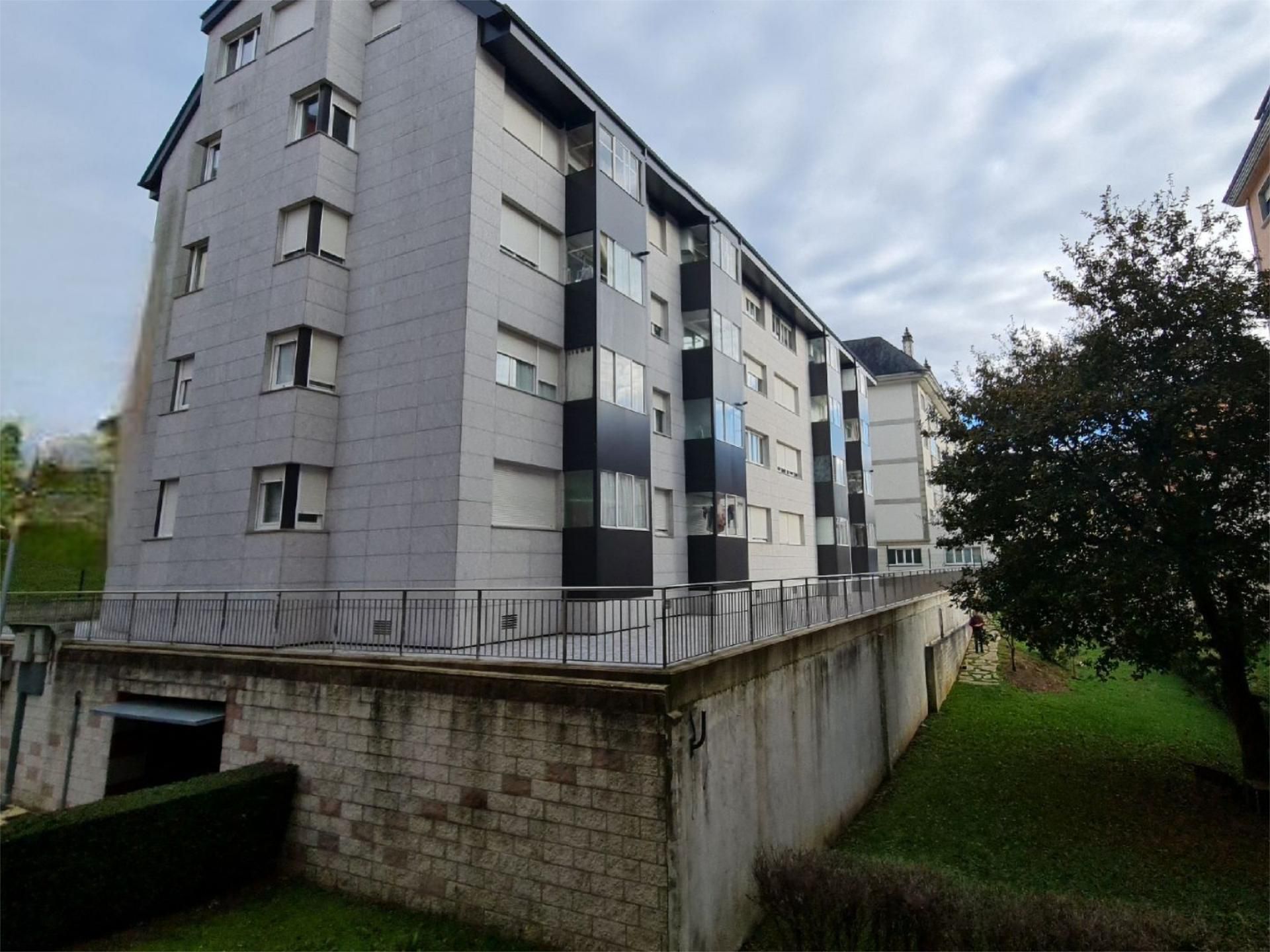 Vista exterior de Piso en venta en Lugo Capital con Calefacción, Parquet y Trastero