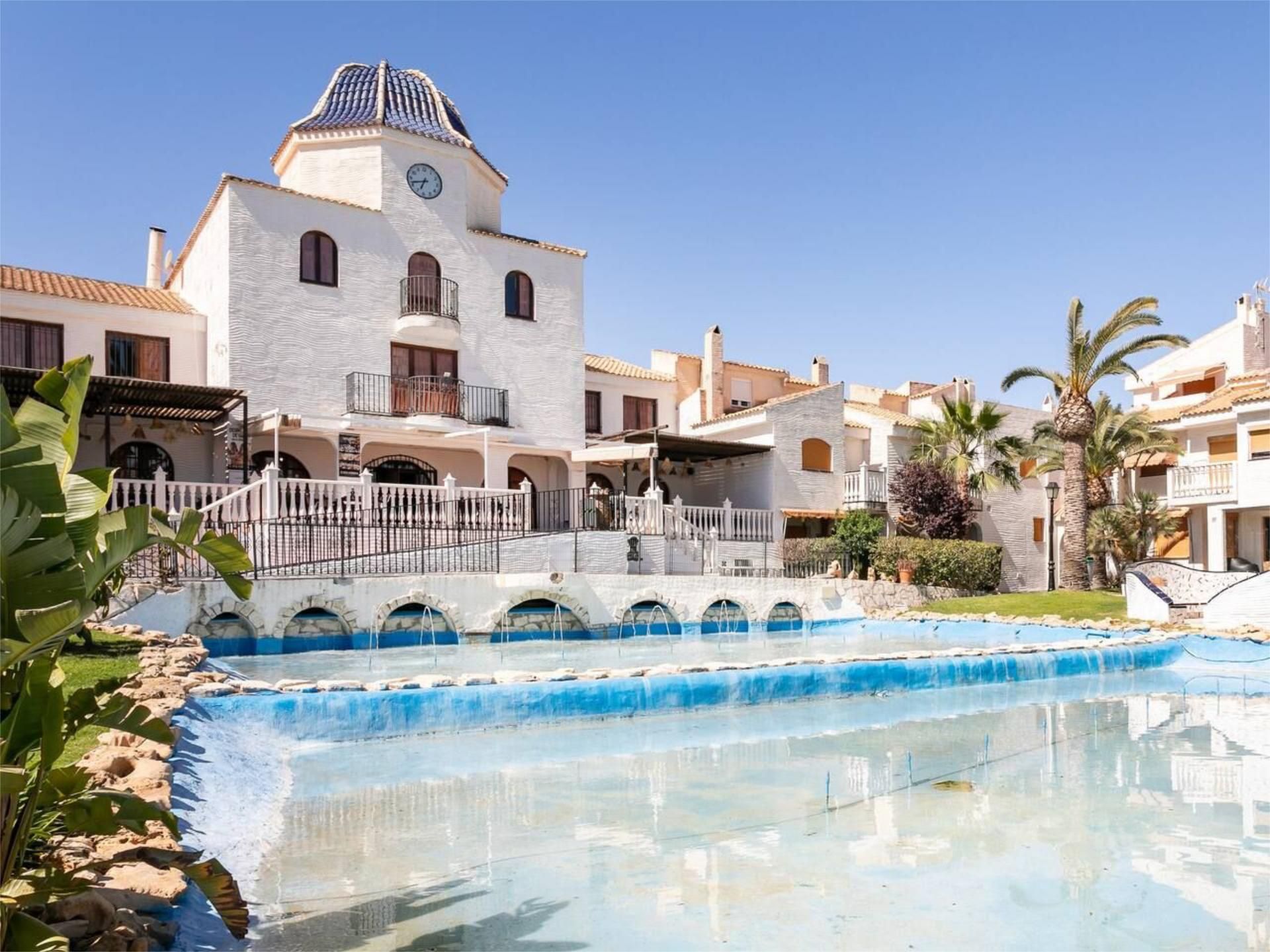 Piscina de Pis de lloguer en Santa Pola amb Aire condicionat, Jardí privat i Terrassa