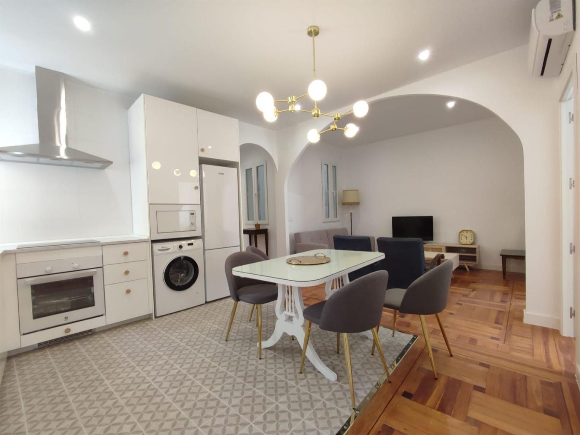 Sala d'estar de Pis de lloguer en  Madrid Capital amb Aire condicionat, Calefacció i Parquet
