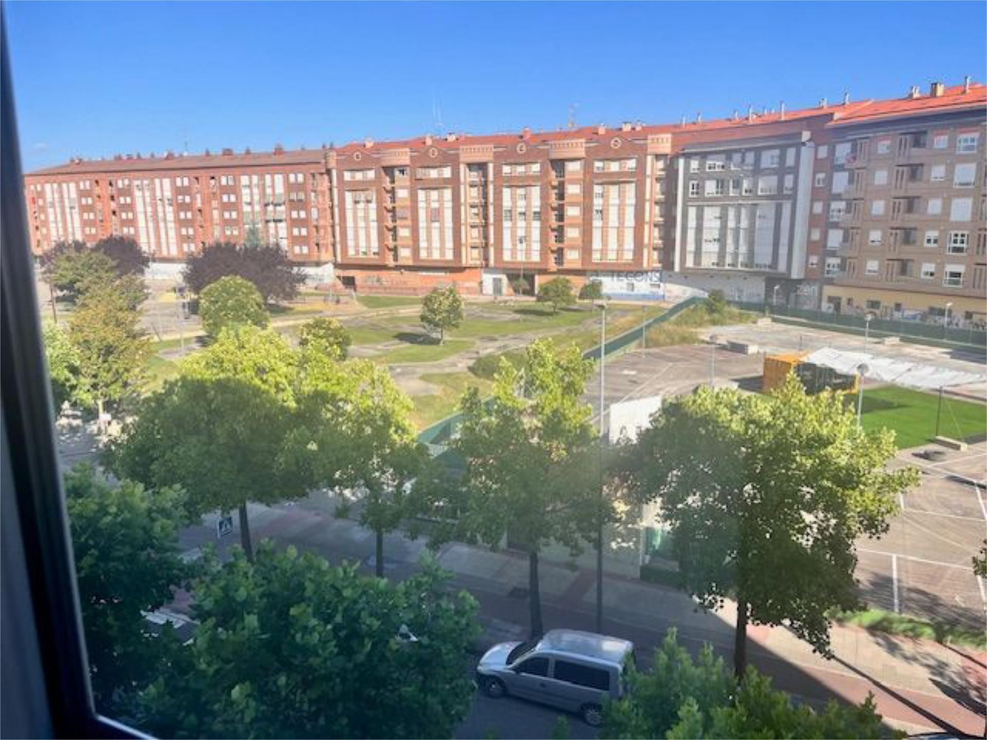 Vista exterior de Pis en venda en Miranda de Ebro amb Terrassa