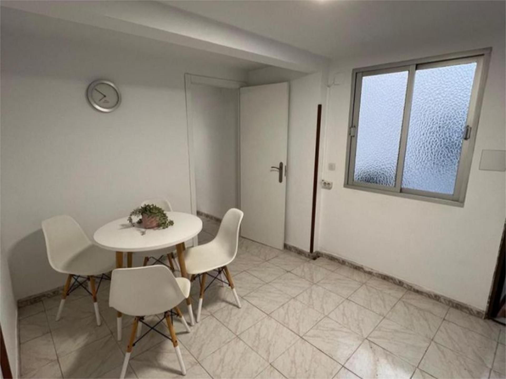 Comedor de Piso de alquiler en Girona Capital con Aire acondicionado, Calefacción y Amueblado