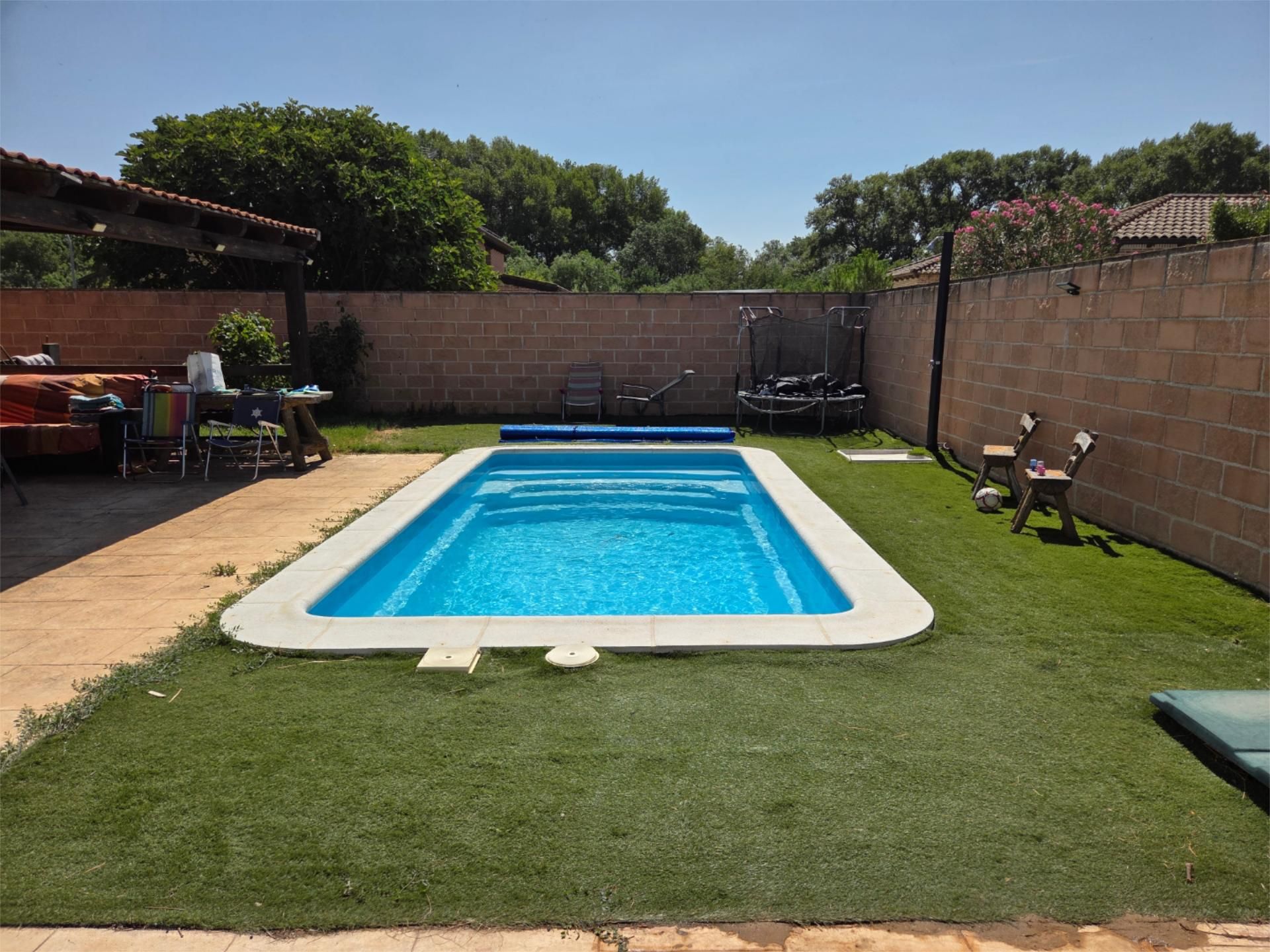 Piscina de Casa o xalet en venda en Galápagos amb Aire condicionat, Terrassa i Piscina