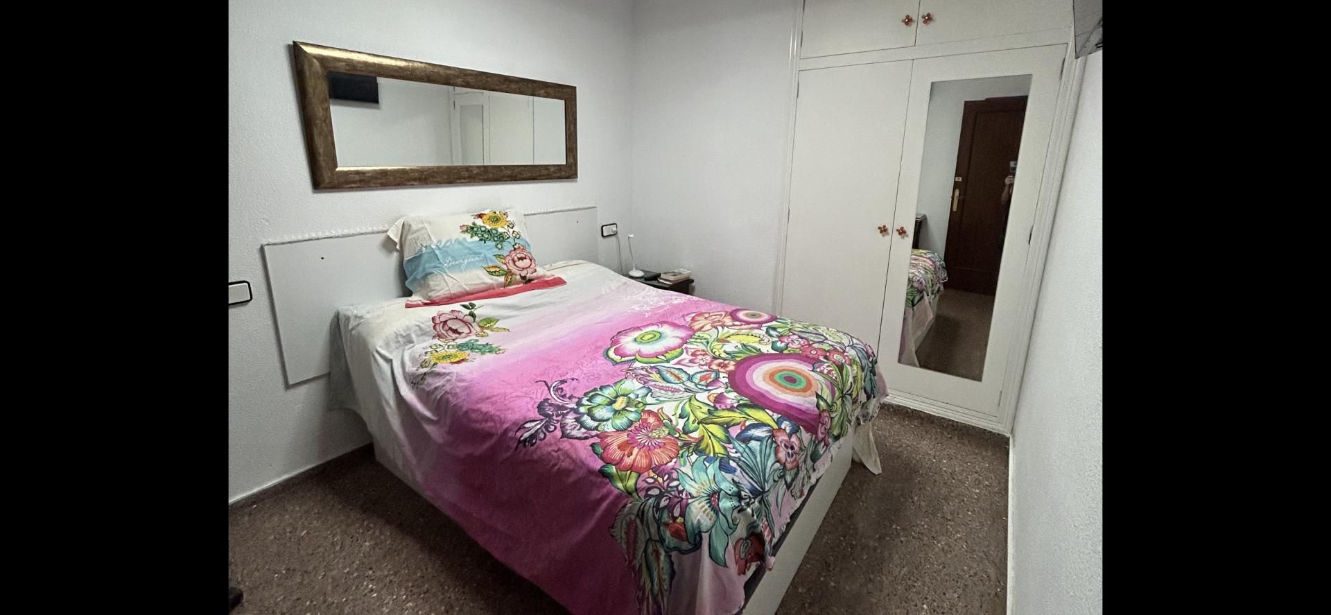 Bedroom of Flat to share in Elda  with Parquet flooring, Terrace and Furnished