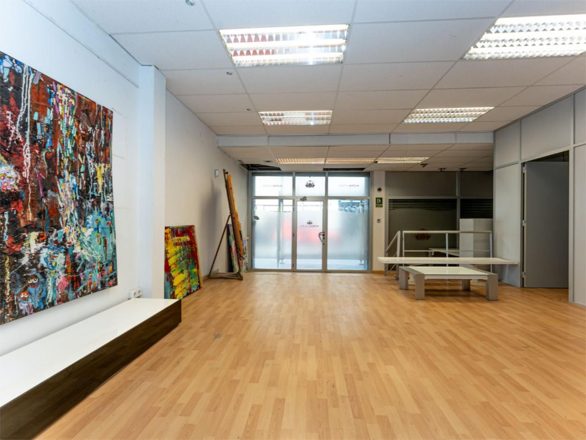 Premises for sale in L'Hospitalet de Llobregat  with Parquet flooring