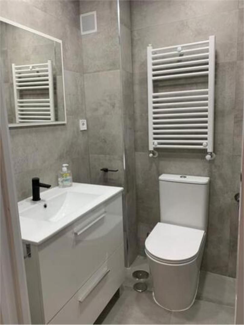 Bathroom of Flat to rent in  Madrid Capital  with Furnished