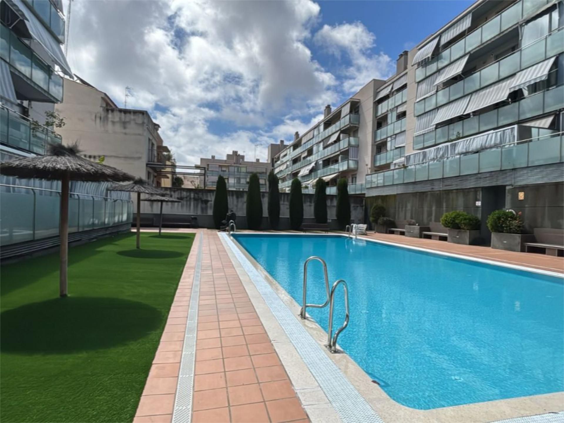 Swimming pool of Flat for sale in Badalona  with Air Conditioner, Terrace and Swimming Pool