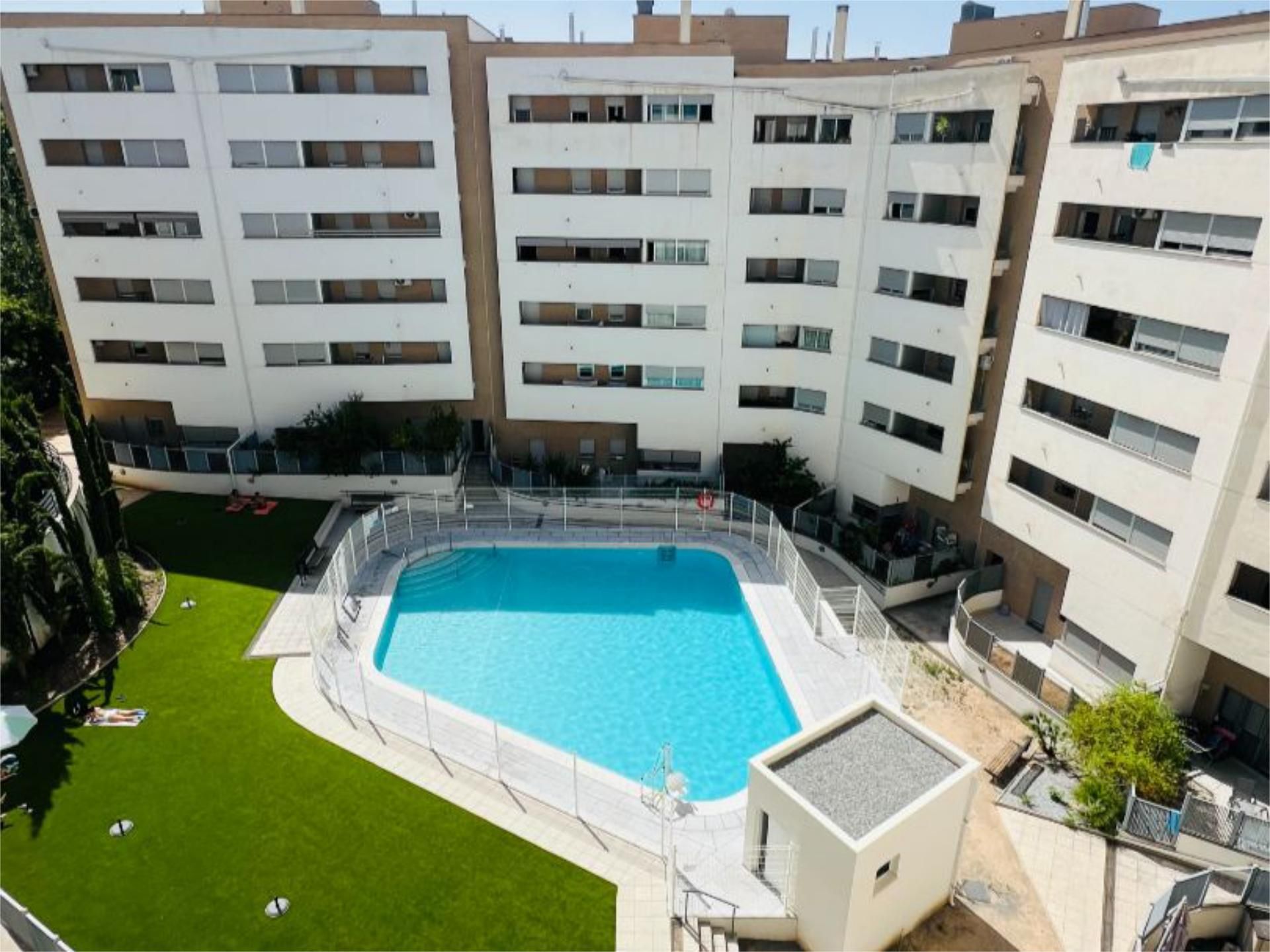 Swimming pool of Flat to rent in  Granada Capital  with Air Conditioner, Heating and Storage room
