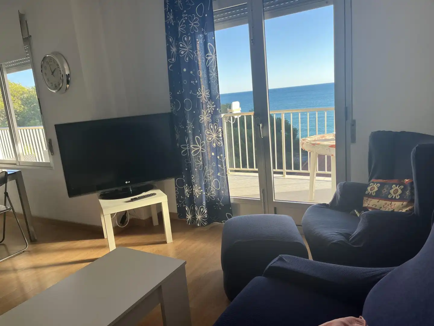 Pis de lloguer a Calle Almeria, 22, Playa de la Concha Sala d'estar de Pis de lloguer en Oropesa del Mar / Orpesa amb Calefacció, Jardí privat i Parquet