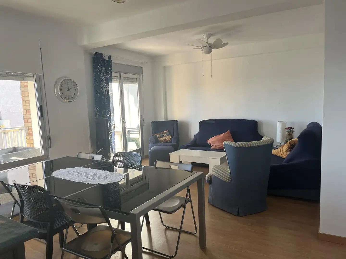 Pis de lloguer a Calle Almeria, 22, Playa de la Concha Sala d'estar de Pis de lloguer en Oropesa del Mar / Orpesa amb Calefacció, Jardí privat i Parquet