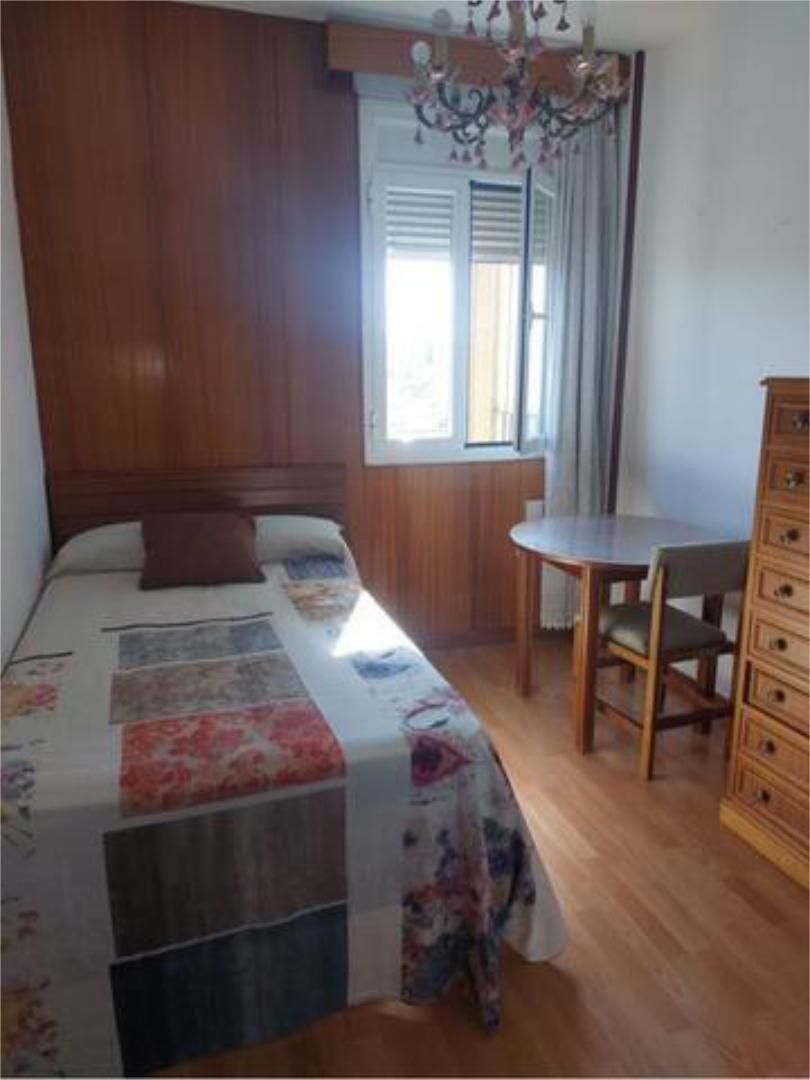 Habitación de Piso de alquiler en Cuenca Capital con Calefacción y Amueblado