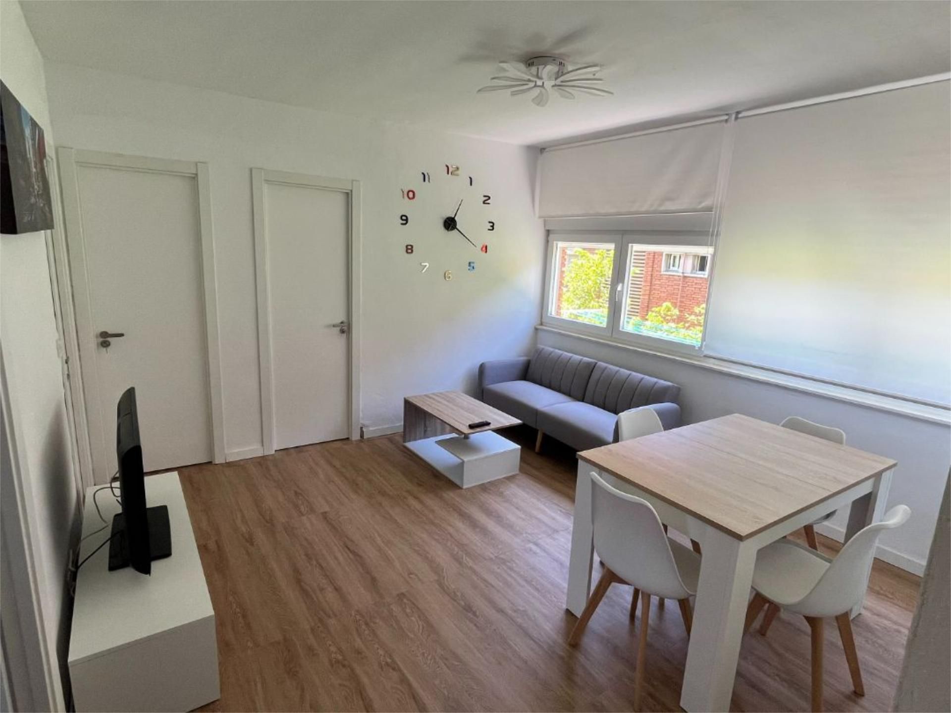 Living room of Flat to share in Salamanca Capital  with Heating, Parquet flooring and Furnished