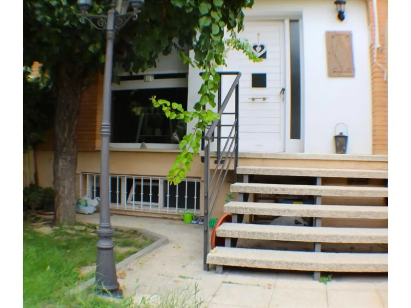 Außenansicht von Wohnung zum Verkauf in Alcañiz mit Klimaanlage, Heizung und Privatgarten