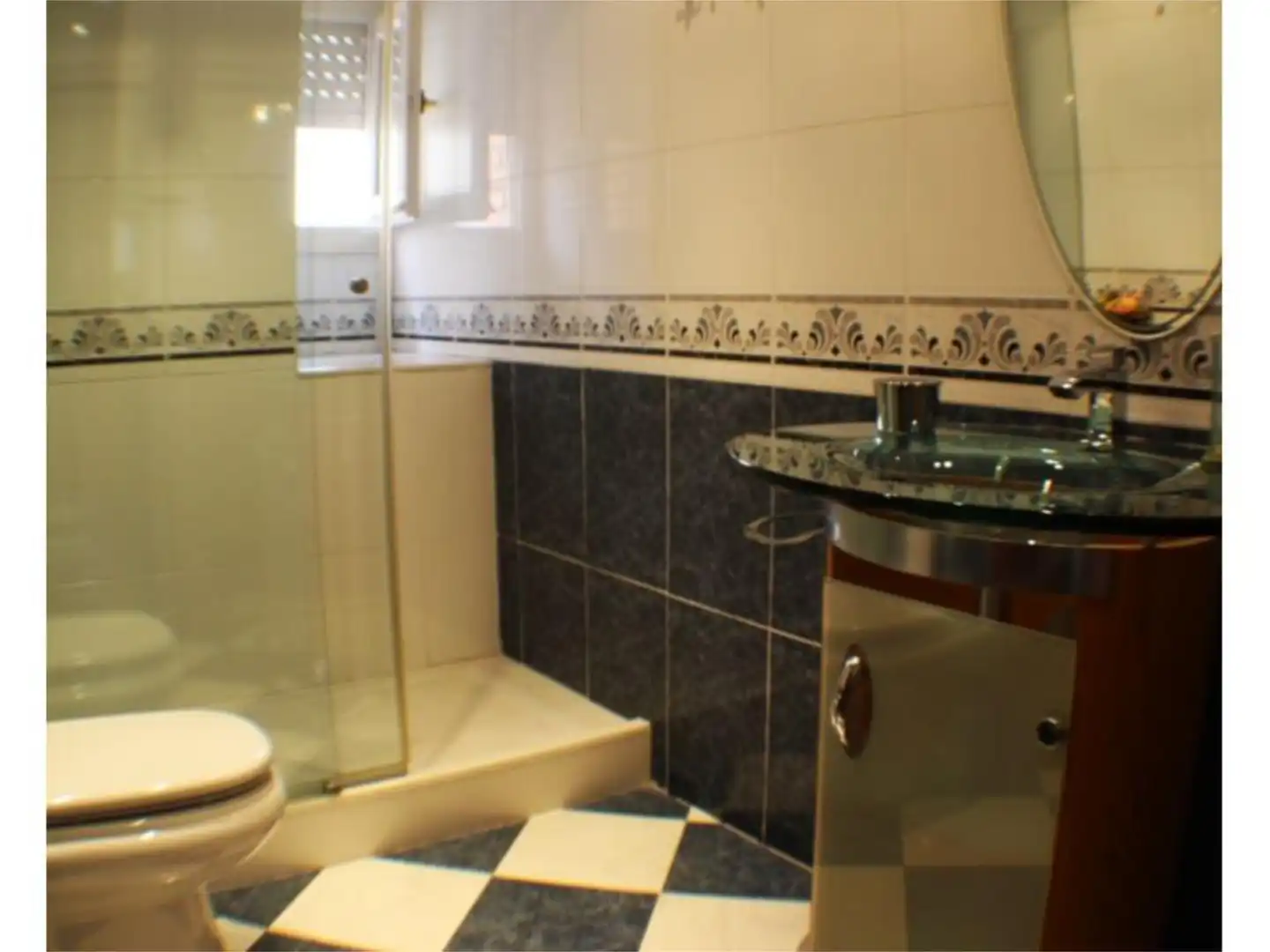 Badezimmer von Wohnung zum Verkauf in Alcañiz mit Klimaanlage, Heizung und Privatgarten